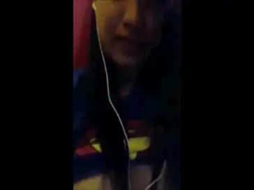 Cewek Seksi Baju Superman Pamer Dada Mulus Kost